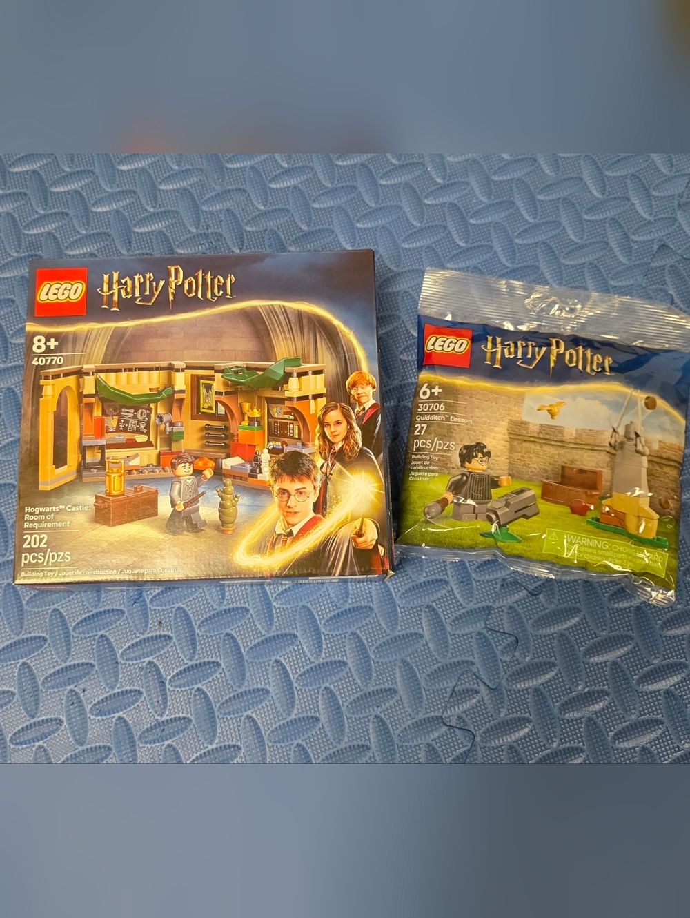 LEGO Harry Potter Box and Minifigure Polybag - Blue, Green, Yellow